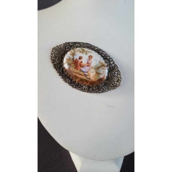 Large Filigree Courting Couple Brooch - Picture 7 of 10